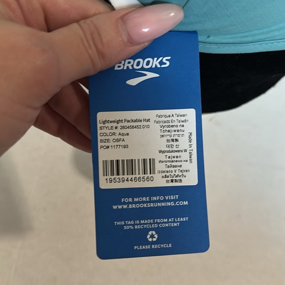 Brooks lightweight Packable hat - Picture 9 of 10